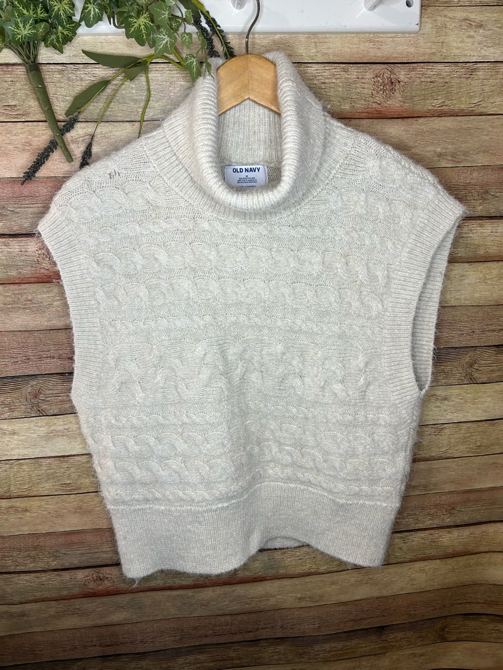 Old Navy Ivory Knit Turtleneck Sweater Vest Women’s Size Medium